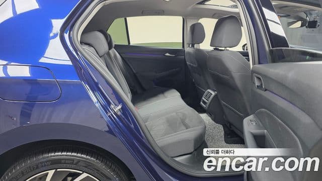 Volkswagen Golf 2022 — ფოტო 11/20