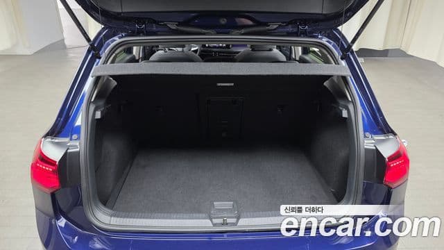 Volkswagen Golf 2022 — ფოტო 17/20