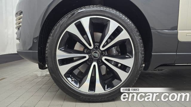 Land Rover Range Rover 2021 — ფოტო 5/20