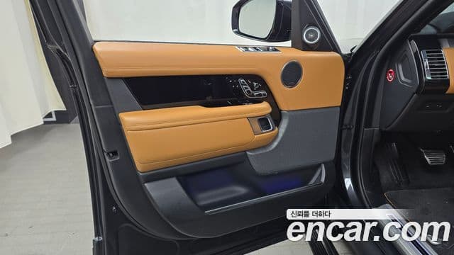 Land Rover Range Rover 2021 — Photo 24/33