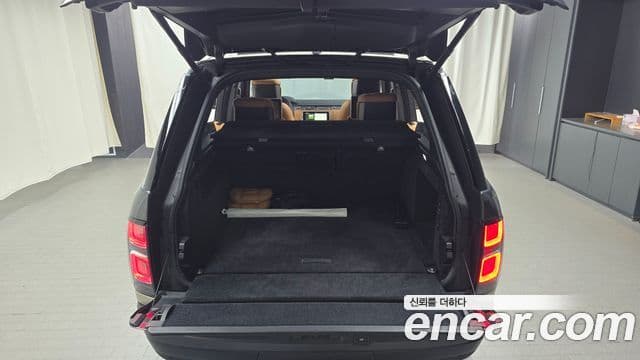 Land Rover Range Rover 2021 — Photo 32/33
