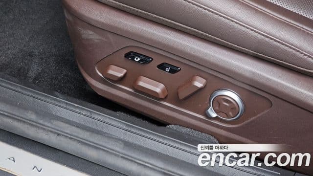 Hyundai Grandeur Hybrid 2023 — Photo 32/34