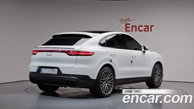 Porsche Cayenne 2022 — Photo 8/35