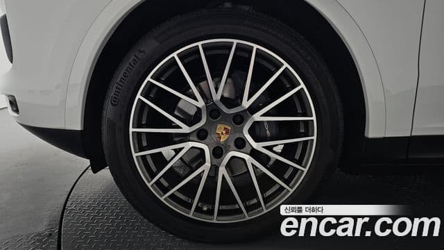 Porsche Cayenne 2022 — Photo 35/35