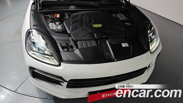 Porsche Cayenne 2022 — Photo 4/35
