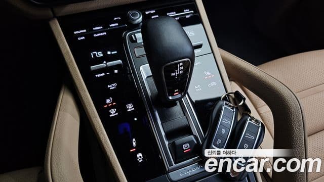 Porsche Cayenne 2022 — Photo 33/35