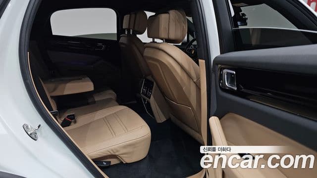 Porsche Cayenne 2022 — Photo 30/35