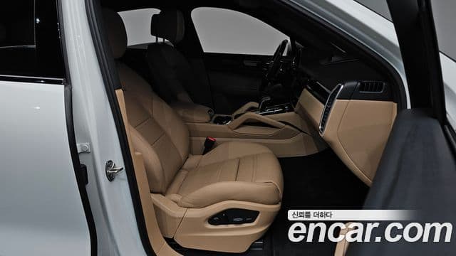Porsche Cayenne 2022 — Photo 32/35