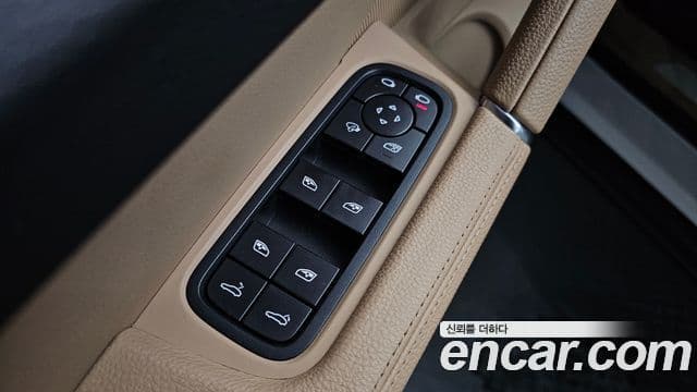 Porsche Cayenne 2022 — Photo 9/35