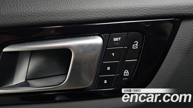 Porsche Cayenne 2022 — Photo 16/35