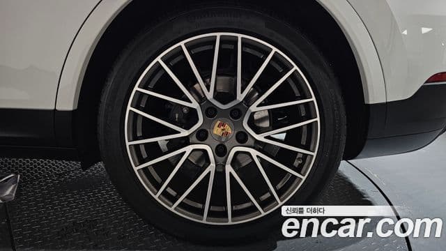 Porsche Cayenne 2022 — Photo 34/35