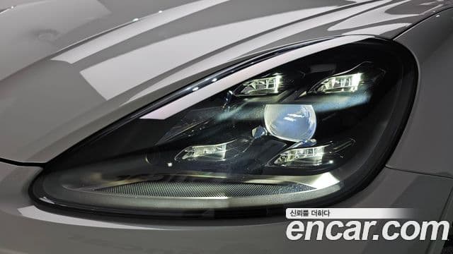 Porsche Cayenne 2022 — Photo 14/35