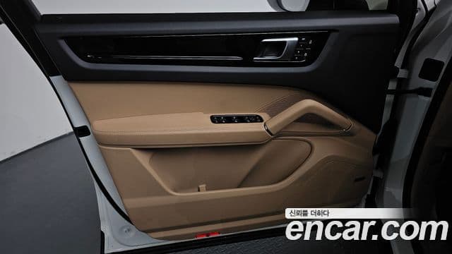 Porsche Cayenne 2022 — Photo 19/35