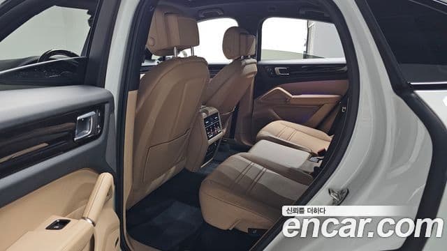Porsche Cayenne 2022 — Photo 28/35