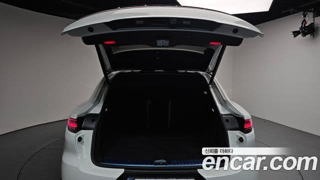 Porsche Cayenne 2022 — Photo 29/35