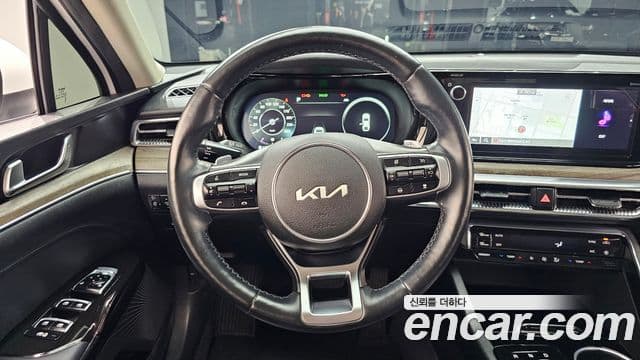 Kia K5 2021 — ფოტო 13/20