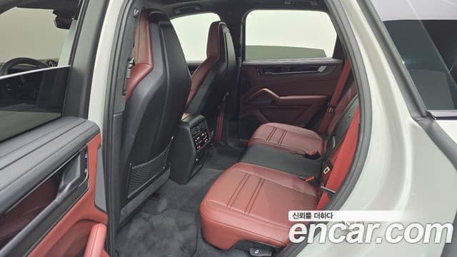 Porsche Cayenne 2025 — Şəkil 19/20