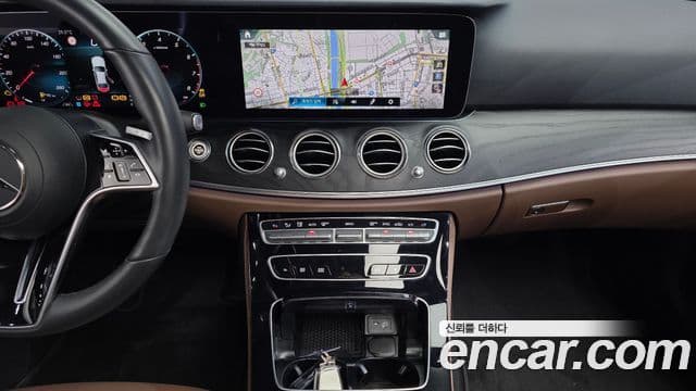 Mercedes-Benz E-Class 2023 — Şəkil 14/20