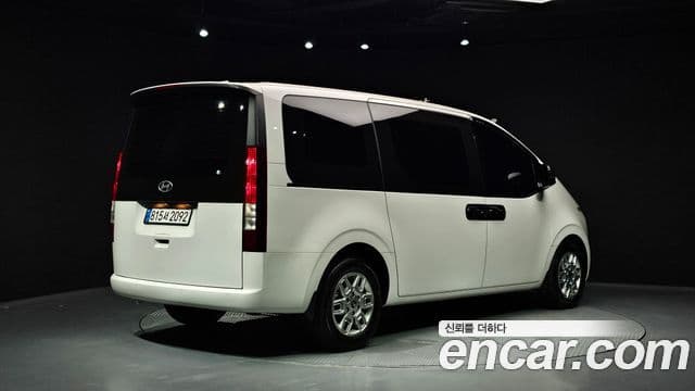 Hyundai Staria 2024 — ფოტო 2/20