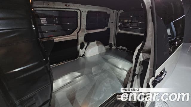 Hyundai Staria 2024 — ფოტო 11/20