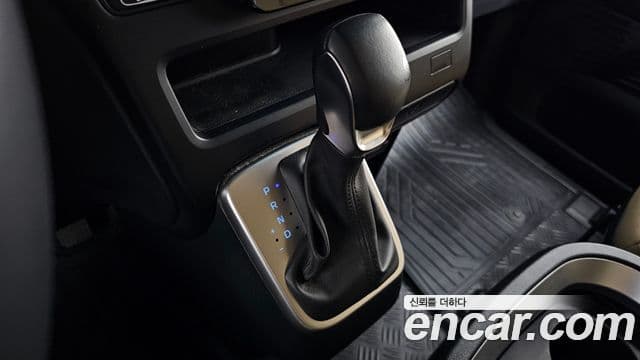 Hyundai Staria 2023 — Фото 9/20