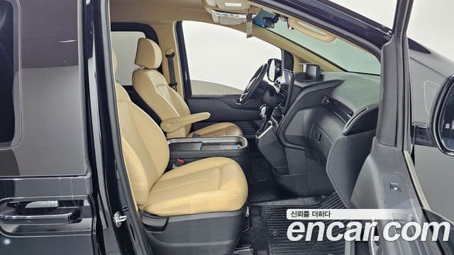 Hyundai Staria 2023 — Фото 11/20