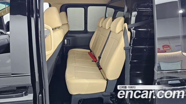 Hyundai Staria 2023 — Фото 12/20