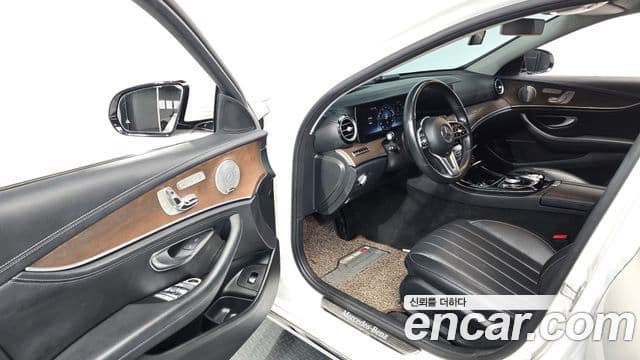 Mercedes-Benz E-Class 2018 — Şəkil 10/20