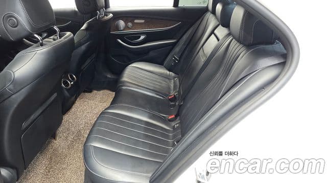 Mercedes-Benz E-Class 2018 — Şəkil 11/20