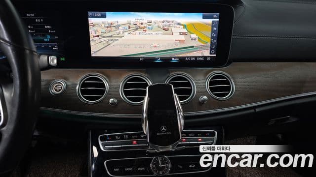 Mercedes-Benz E-Class 2018 — Şəkil 12/20