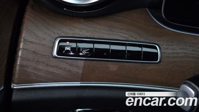 Mercedes-Benz E-Class 2018 — Şəkil 17/20