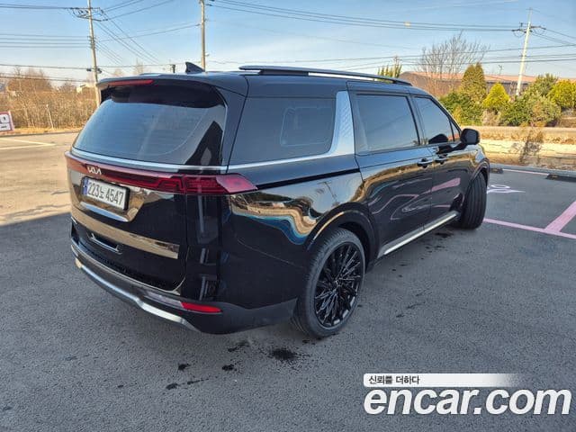 Kia Carnival 2023 — ფოტო 3/20