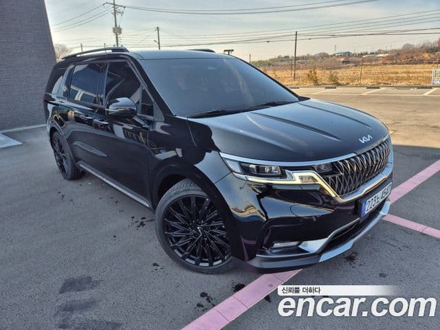 Kia Carnival 2023 — ფოტო 4/20