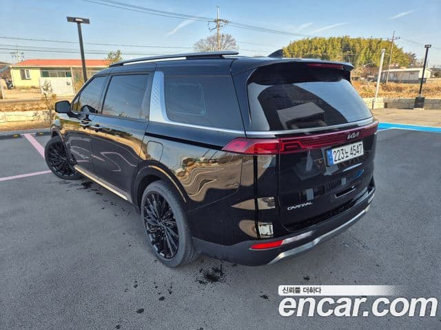 Kia Carnival 2023 — ფოტო 5/20