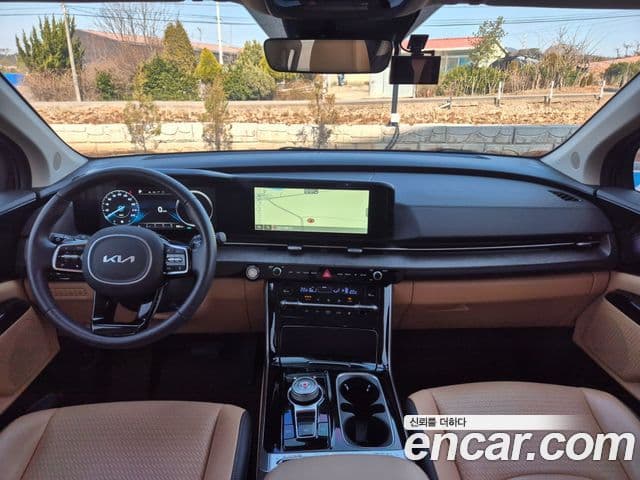 Kia Carnival 2023 — ფოტო 6/20