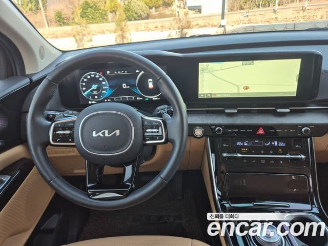 Kia Carnival 2023 — ფოტო 7/20