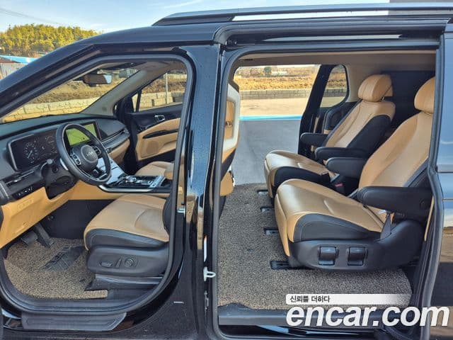 Kia Carnival 2023 — ფოტო 12/20