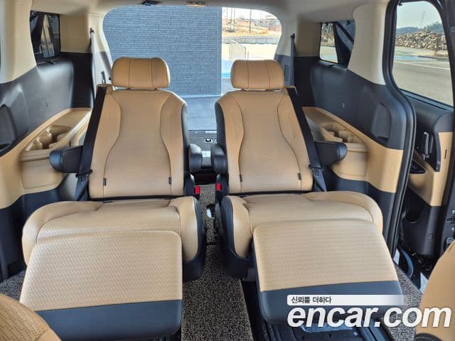 Kia Carnival 2023 — ფოტო 15/20