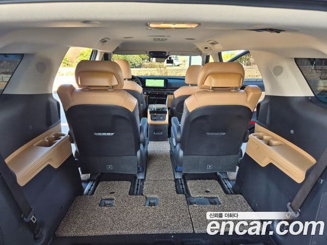 Kia Carnival 2023 — ფოტო 16/20