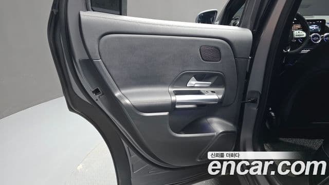Mercedes-Benz EQA 2022 — ფოტო 26/32