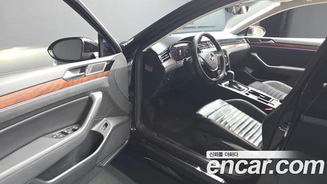 Volkswagen Passat GT 2018 — Şəkil 10/20