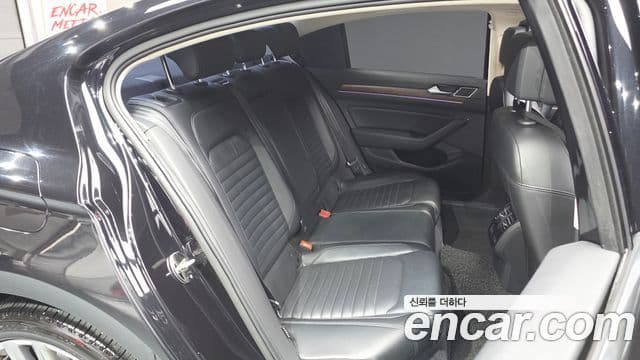 Volkswagen Passat GT 2018 — Şəkil 11/20