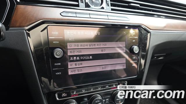 Volkswagen Passat GT 2018 — Şəkil 16/20
