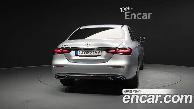 Mercedes-Benz E-Class 2022 — Фото 4/20