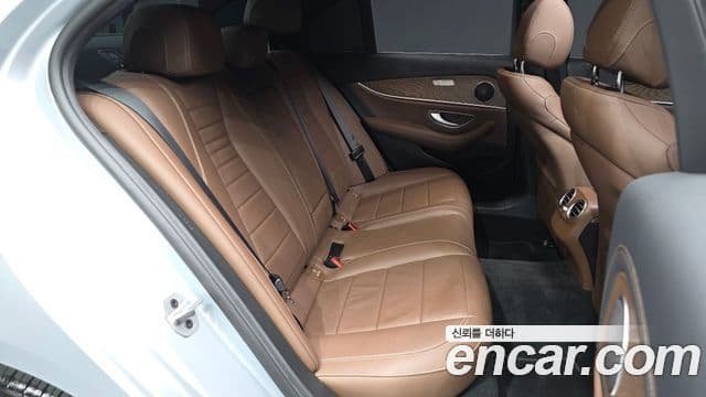 Mercedes-Benz E-Class 2022 — Фото 12/20