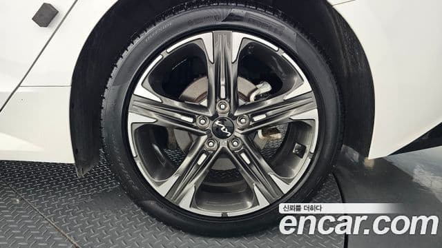 Kia K5 2023 — Photo 16/34