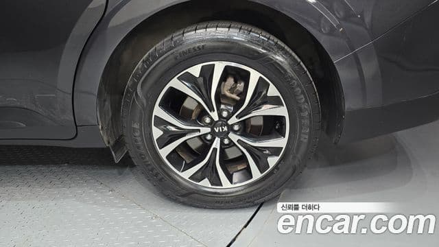 Kia Carnival 2021 — Şəkil 13/30