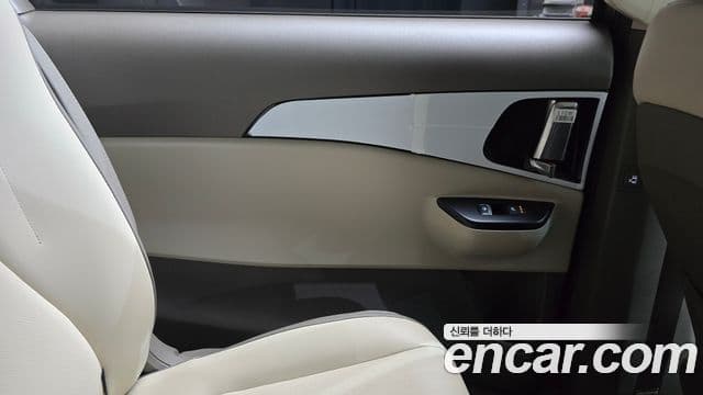 Kia Carnival 2021 — Şəkil 29/30