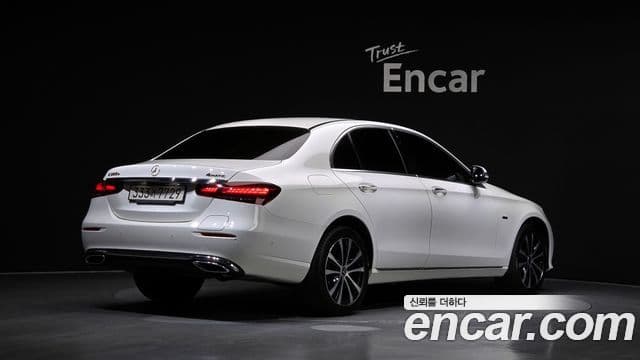 Mercedes-Benz E-Class 2021 — Фото 2/20