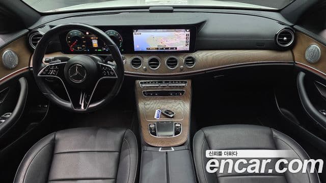 Mercedes-Benz E-Class 2021 — Фото 7/20